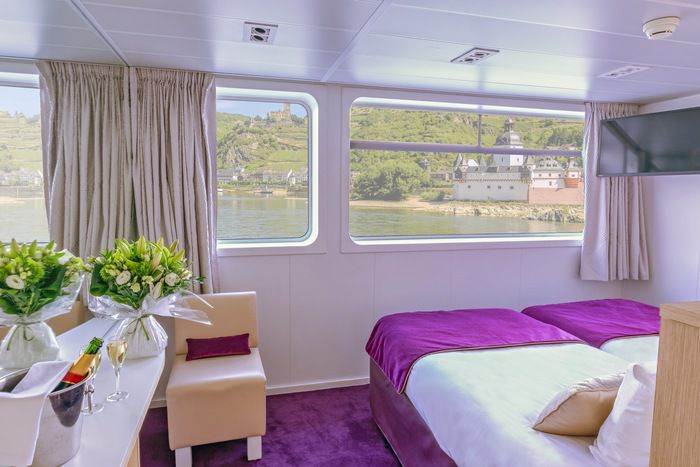 Main Deck 2 Adjustable Twin Beds CAT. A